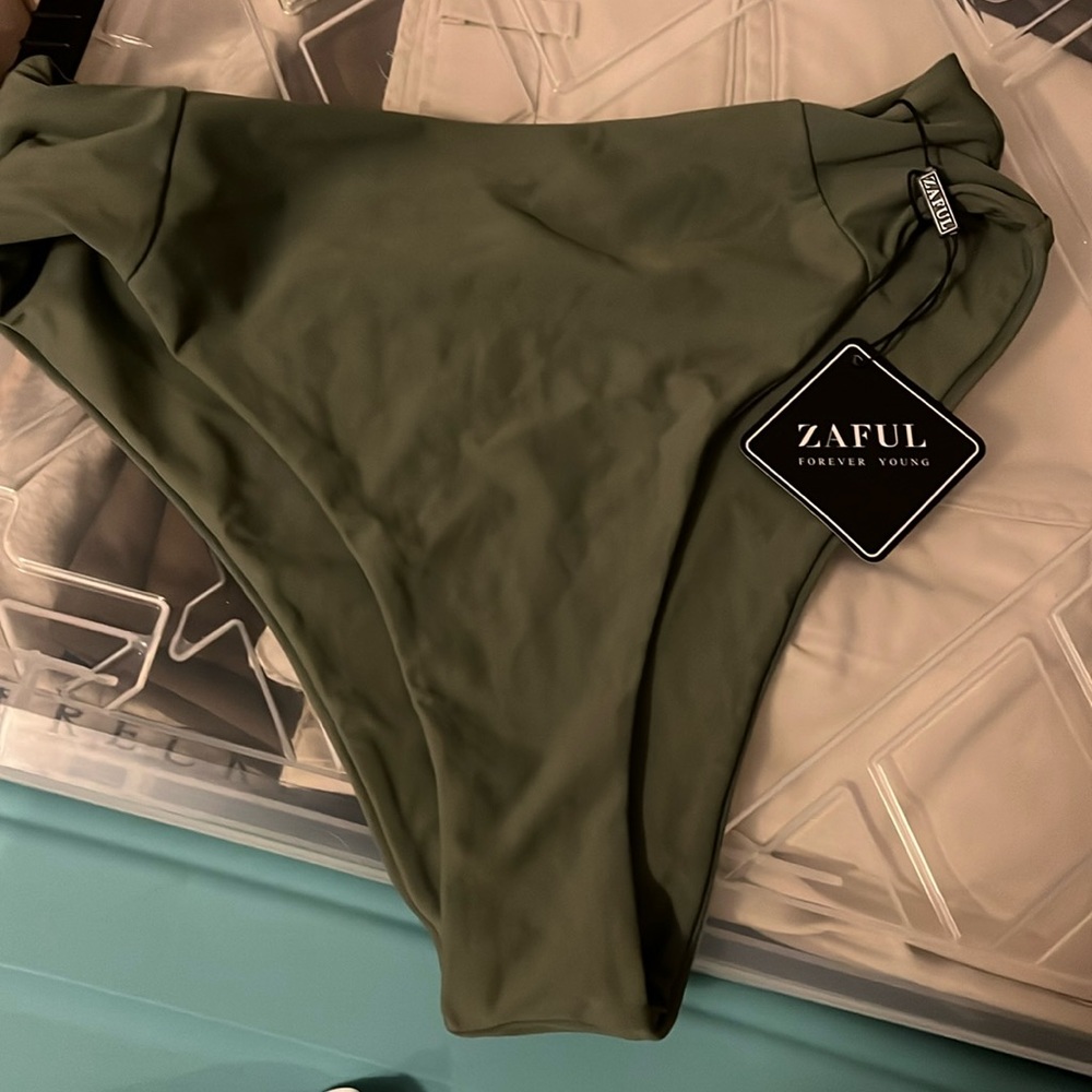 NWT Zaful olive green bathing suit bottoms (M)